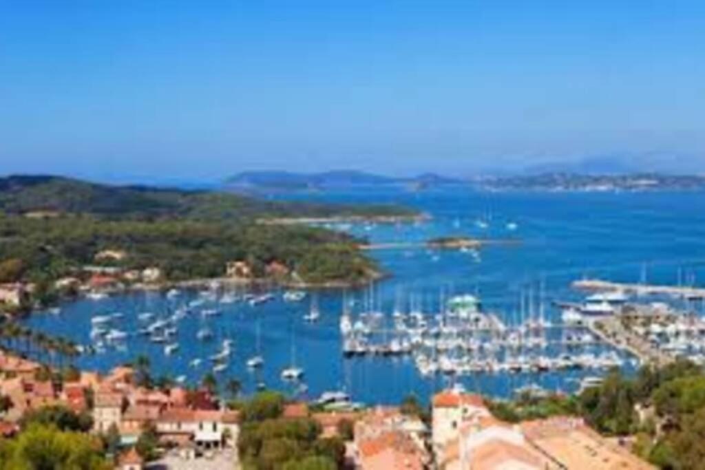 studio climatisé proche port et plages La Londe-les-Maures Extérieur photo