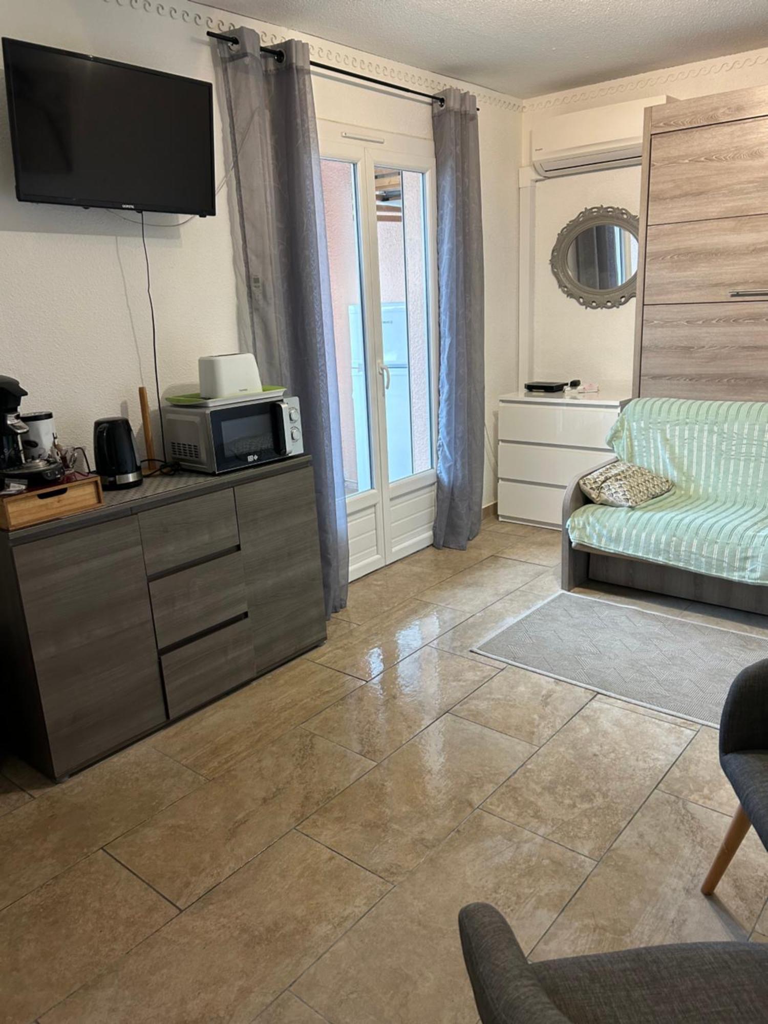 studio climatisé proche port et plages La Londe-les-Maures Extérieur photo
